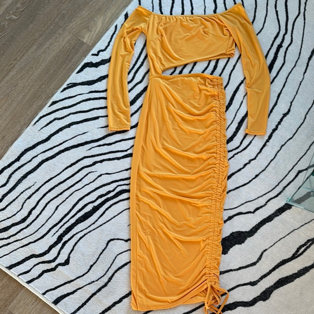 Missguided Elegant Orange Off-Shoulder Dress
